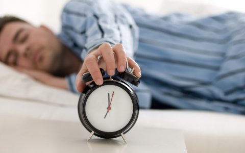 دراسة: قلة النوم لمدة أسبوع تضر بالقلب 