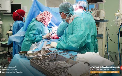 فتح الصدر الأيسر لعشريني نيجيري أصيب بسكين