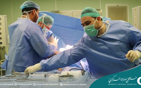تغيير مفصل ورك لمريضة تعاني احتكاكا